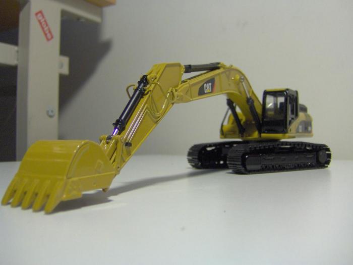 CAT 330D con benna