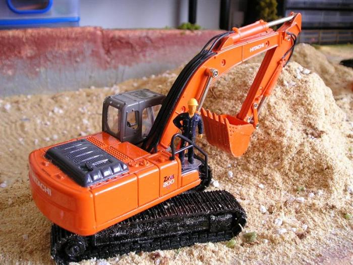 HITACHI 200LC CON CARRO NUOVO E LINEE IDRAULICHE