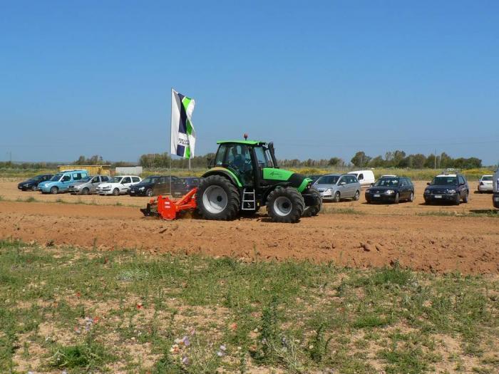 Deutz-Fahr Agrotron 130 con fresa Maschio