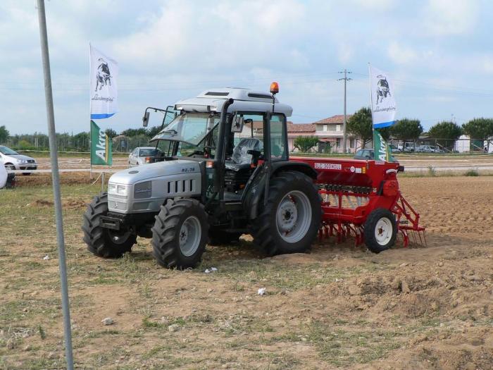 Lamborghini R2.76 con seminatrice Gaspardo SLC 300 Hill