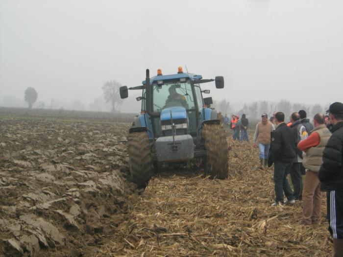 new holland 8560