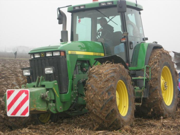 john deere 8200