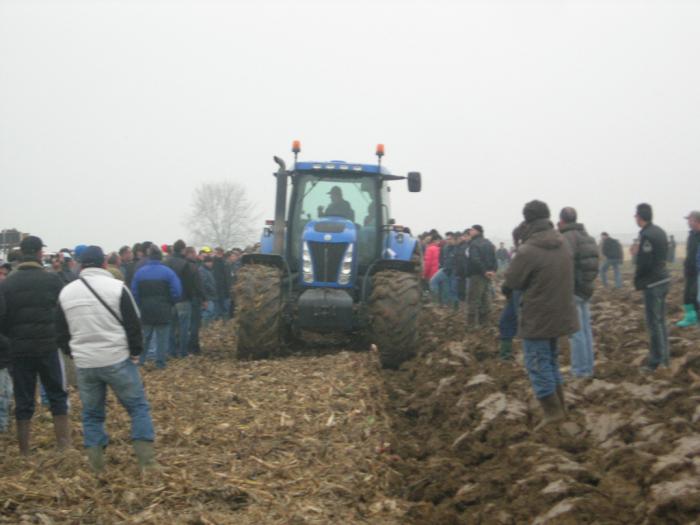 new holland tg285