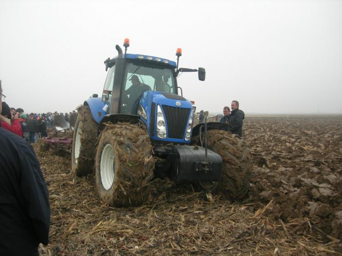 new holland tg285