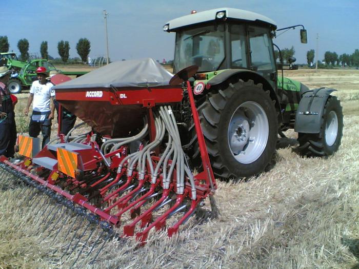 agrotron 100 + seminatrice