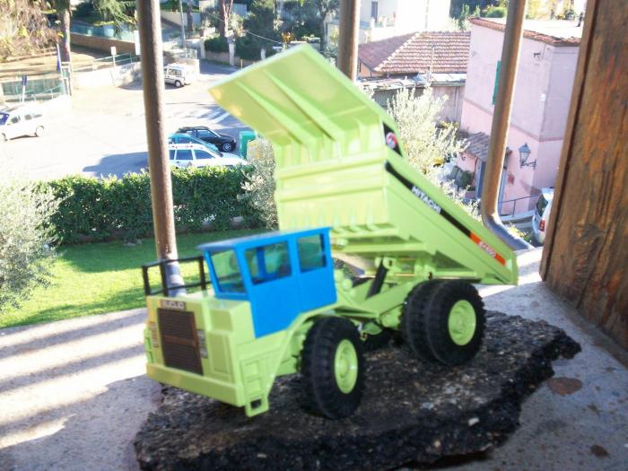 hitachi dumper