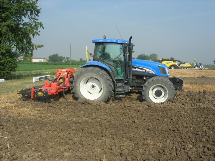 new holland ts135a