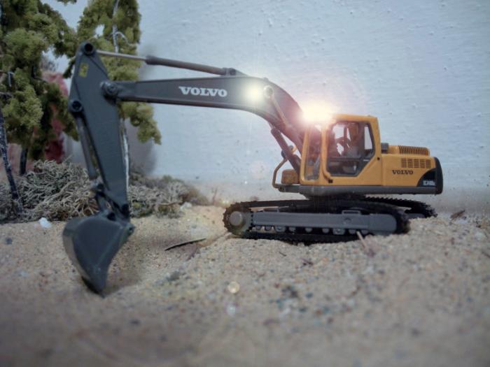 Volvo EC240B Motorart