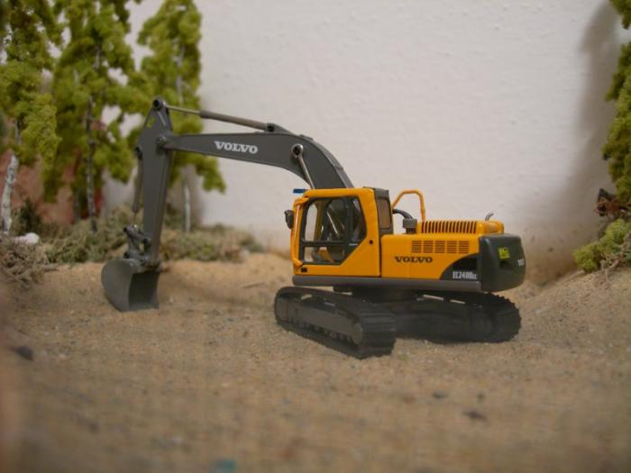 Volvo EC240B Motorart