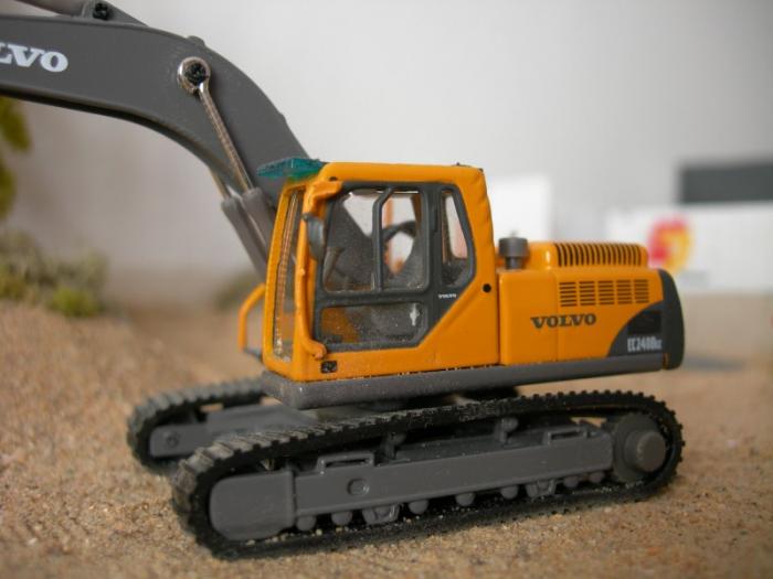 Volvo EC240B Motorart