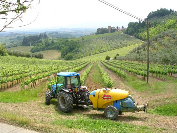 trattamenti nei vigneti del chianti