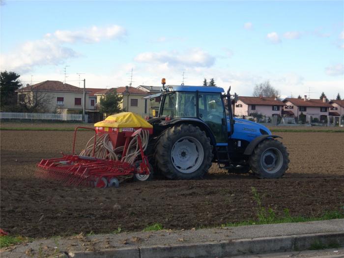 Landini Mythos 110 in semina Gaspardo Prima PI400