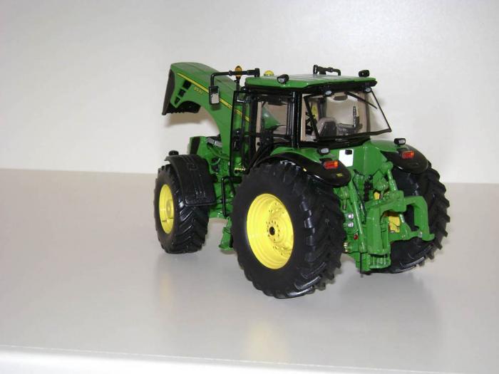 John Deere 8530 dietro