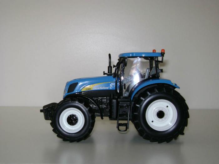 New Holland T 7060 lato