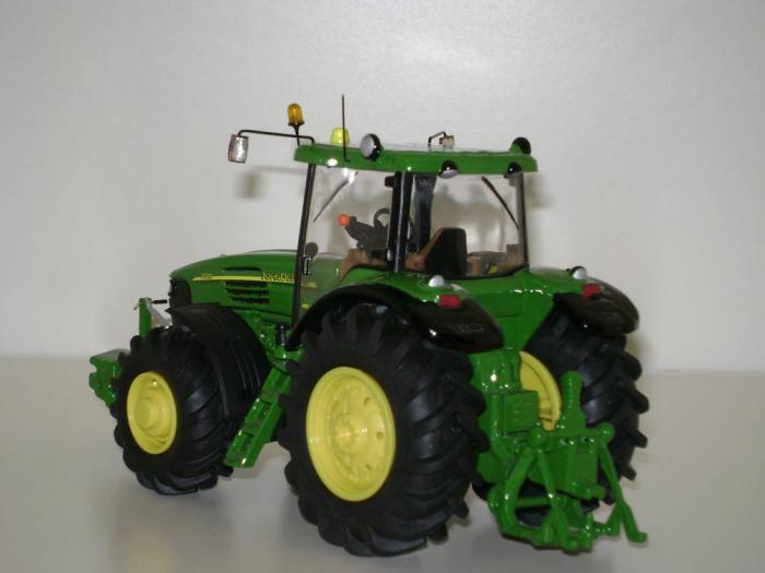 John Deere 7920 dietro