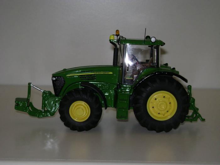 John Deere 7920 lato