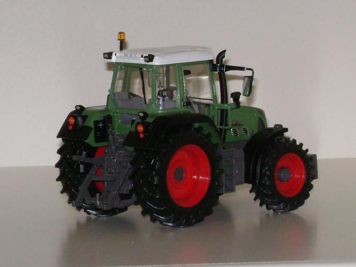 Fendt 818 Vario dietro