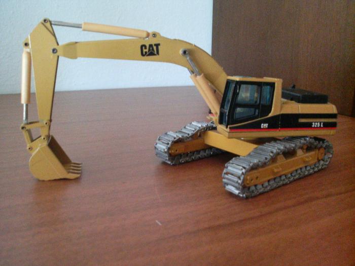 CAT 325B