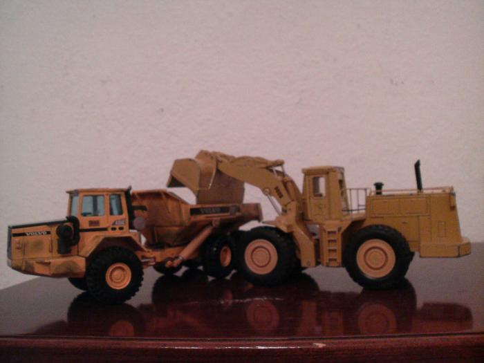 Cat 988B Volvo A35C