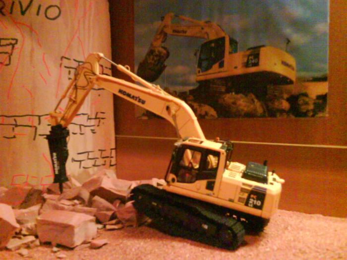 komatsu PC210 al lavoro