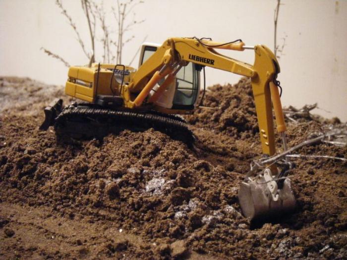 intanto il 313 sta togliendo gli alberi....