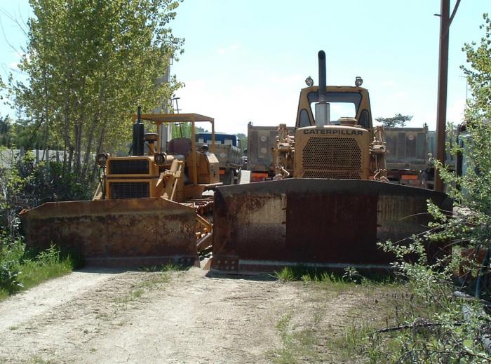 MF Vs Cat D7G