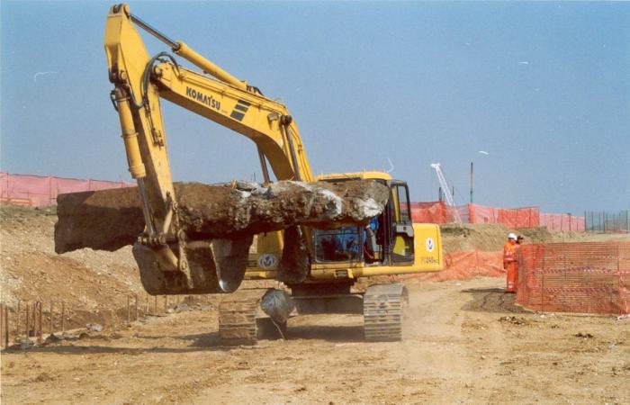 Escavatore Komatsu PC240NLC-6