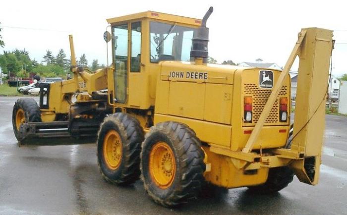 John Deere 670B