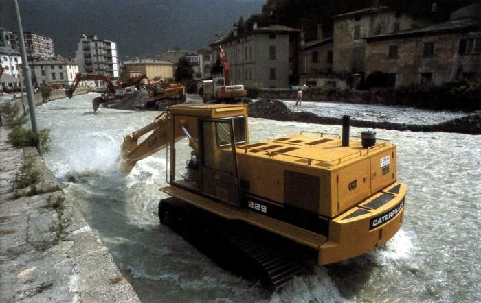 CAT 229 - Frana Valtellina 1987