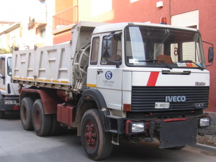 Iveco 330-30