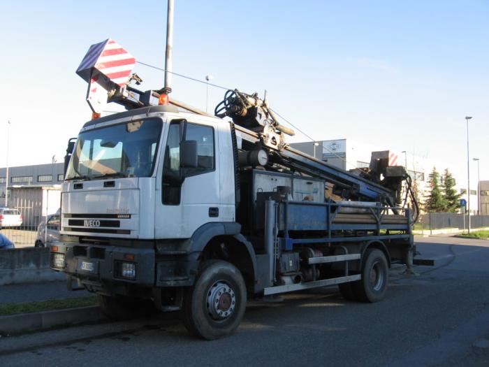 Iveco Eurotrakker Cursor 4x4 con trivella