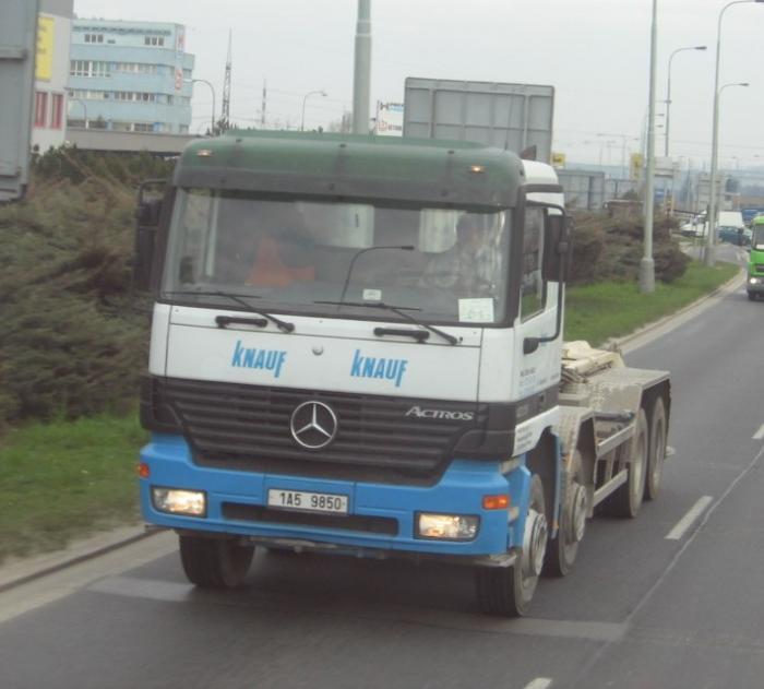 Mercedes-Benz 3235