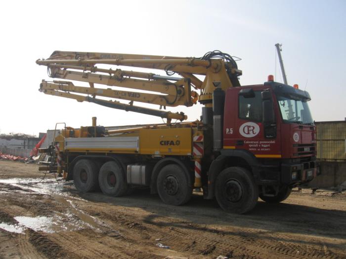 Iveco 410E42 CR Calcestruzzi braccio Cifa