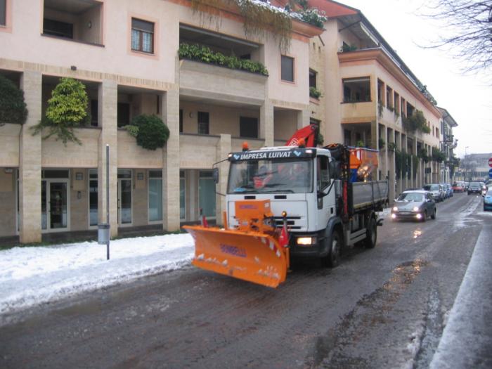 Iveco Eurocargo con lama Bombelli impresa Luivat