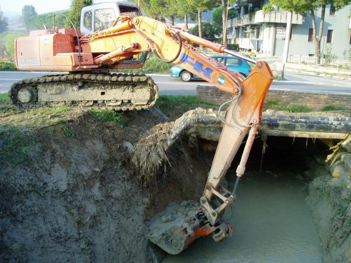 EX 135 Uno sporco lavoro.