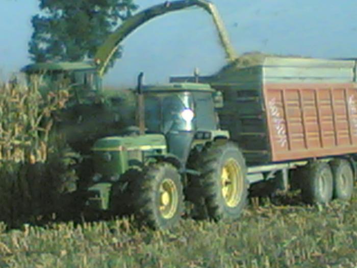 John Deere 4240s