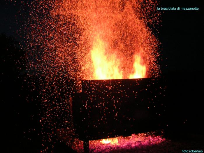 la braciolata di mezzanotte....... si prepara la brace per cuocere