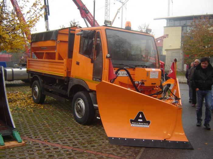 Bucher BU 150 4x4 con lama spazzaneve