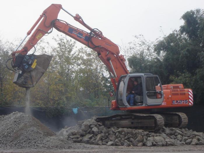 Campo prove : Fiat-Hitachi EX215 con benna frantumatrice BF 70.2