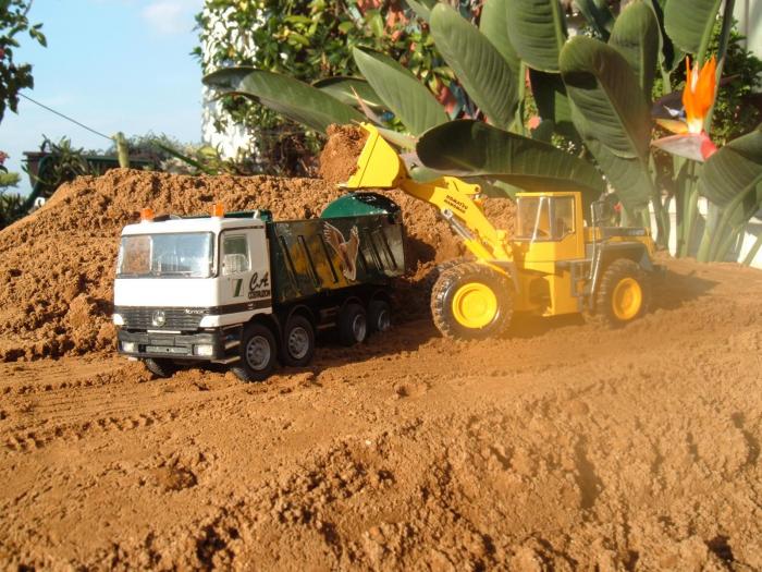 come caricare un mercedes 4 assi