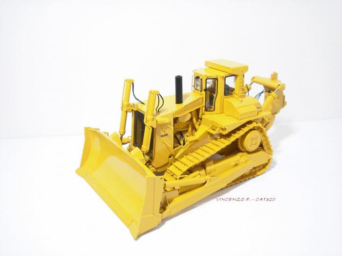 Caterpillar D10 by CCM 1:48