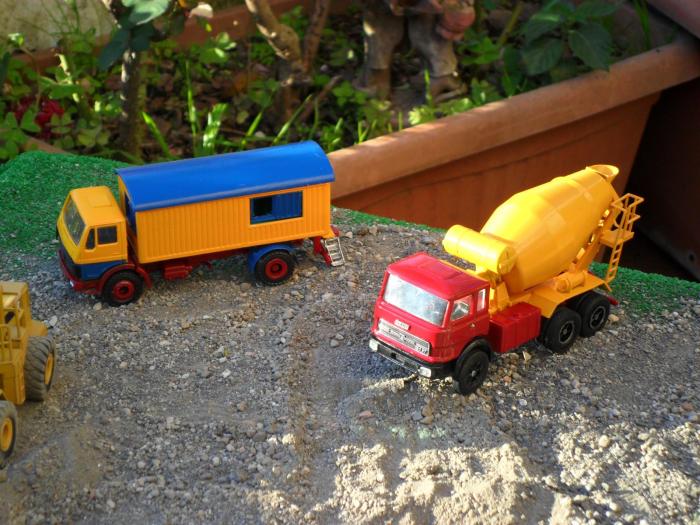 CAMION MB CON UFFICIO CANTIERE +BETONIERA FIAT NC