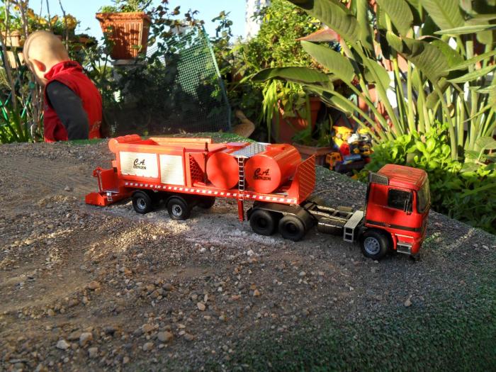 SEMI RIMERCHIO CON IMPIANTO PER PAVIMENTAZIONI STRADALI