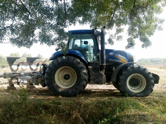 New Holland T8050