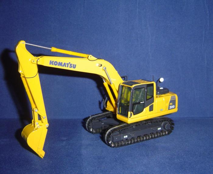 Komatsu PC 200-8