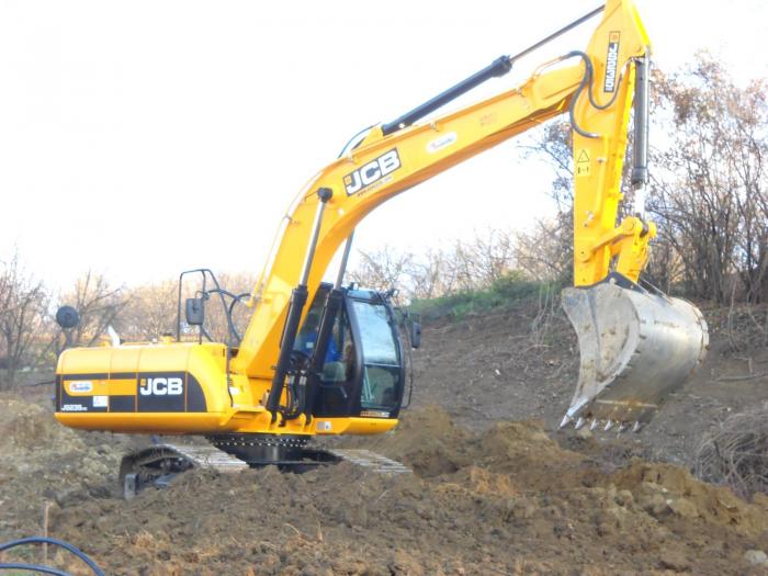 JCB JS 235 HD