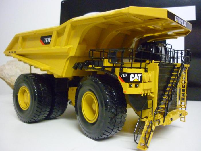 CAT 797F _2_.JPG