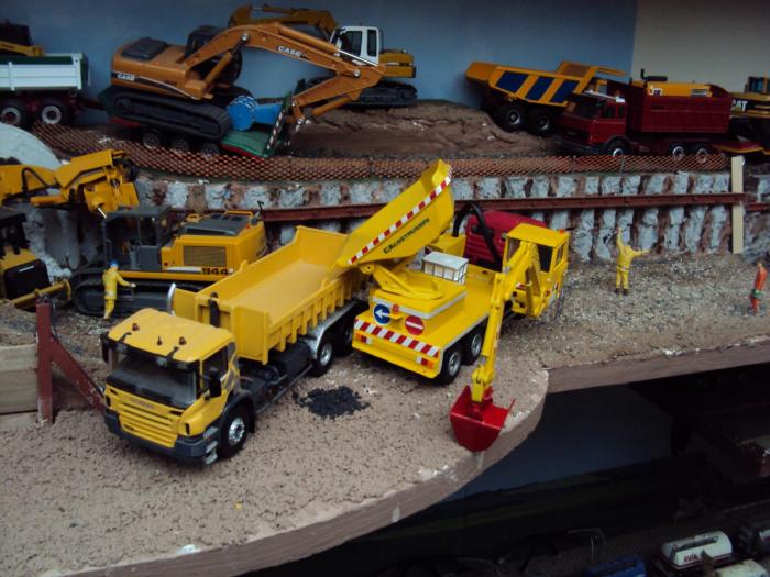 atrezzatura per scavare canali laterali alle strade