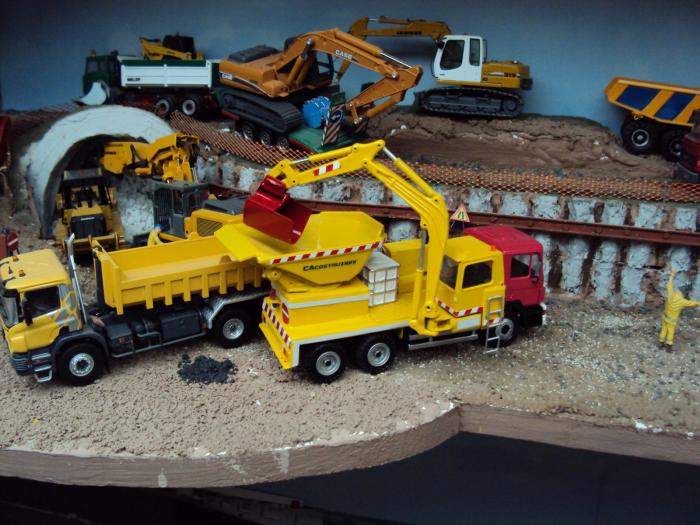 atrezzatura per scavare canali laterali alle strade