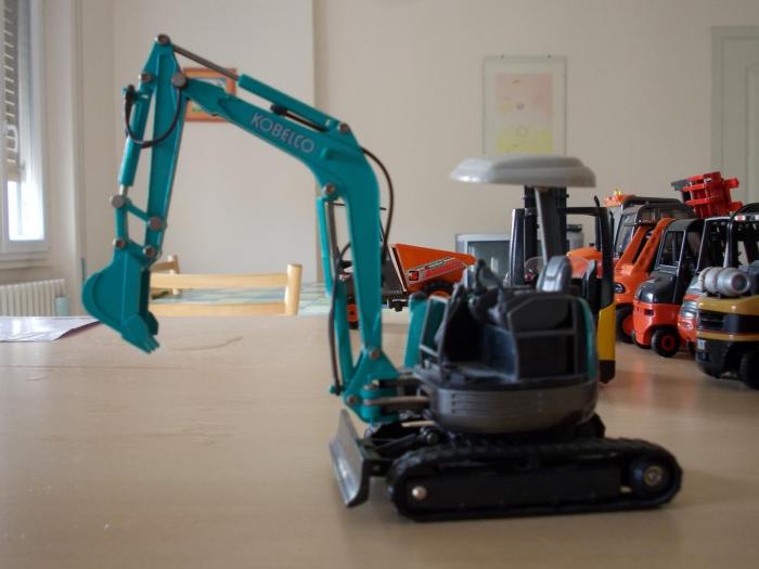 Kobelco SK25